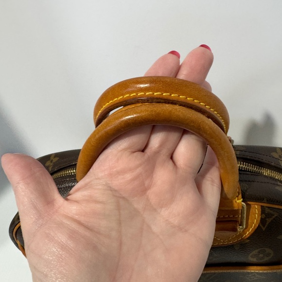 Authentic Louis Vuitton Trouville - Picture 3 of 11